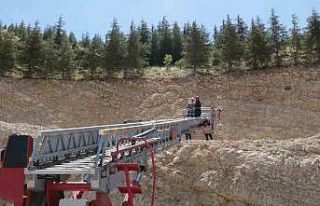 Dağ çayı toplarken depreme yakalandı, ayakları...