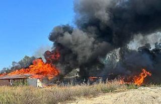 Depo alev topuna döndü, çıkan dumanlar gökyüzünü...