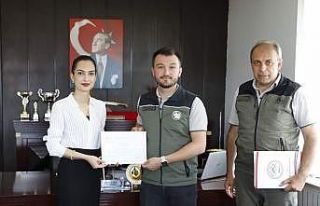 Deprem bölgesinde görev yapan Çamelili ormancılar...