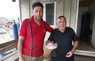 Deprem bölgesinde örnek davranış: Bulduğu 50...