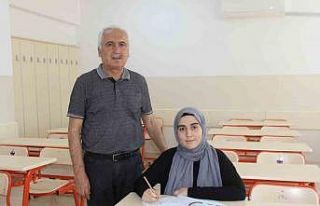 Deprem enkazından zirveye