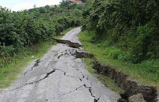 Deprem görmüş gibi: Bu mahalle çökmeye devam...