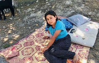 Depremde evde kalan kardeşlerini kurtarırken yaralandı