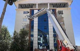 Depremde hasar gören Kur’an kursu binasında yangın...