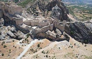 Depremde hasar gören Yeni Kale’de restorasyon başladı