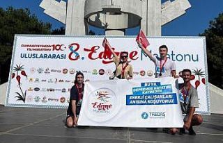 Depremde hayatını kaybeden meslektaşları için...