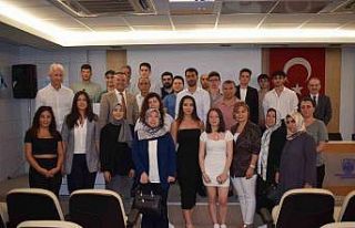 Derece ile mezun olan öğrencilere kutlama