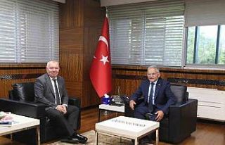 Devlet Tiyatroları Genel Müdürü Kurt’tan Büyükkılıç’a...