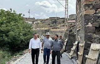 Digor’da köy yolları tek tek yapılıyor