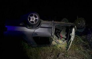 Direksiyon hakimiyetini kaybeden sürücü aracıyla...