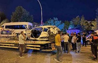 Diyarbakır’da 4 aracın karıştığı zincirleme...