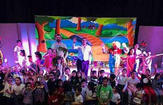 Diyarbakır’da Kur’an kursu öğrencilerine tiyatro...