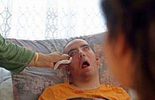 Doktorlar 6 ay ömür biçti, 10 yıldır gözlerini...
