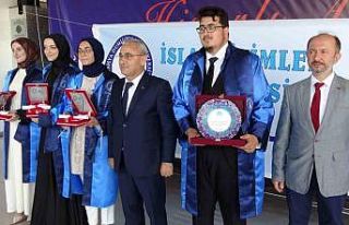 DPÜ İslami İlimler Fakültesinde mezuniyet heyecanı