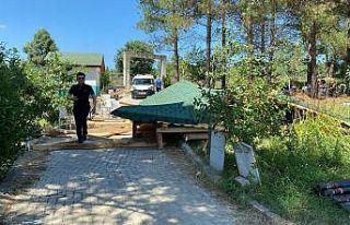 Dua okuyanların üzerine sundurma çöktü: 3 yaralı