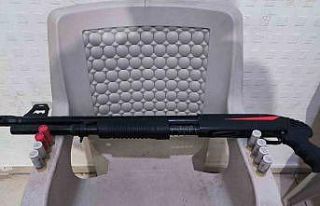 Düğün konvoyunda ruhsatsız silahla yakalanan 4...