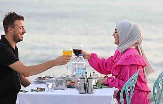 Düğünleri yarıda kalan çifte başkan tesellisi