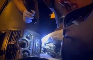 Durdurulan aracın teyp kısmından uyuşturucu çıktı:...