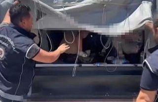 Durdurulan kamyonetin kasasında 43 düzensiz göçmen...