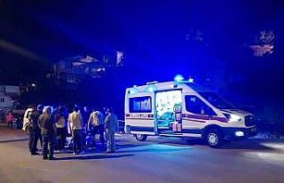 Duvara çarpan pat pat devrildi: 3 yaralı