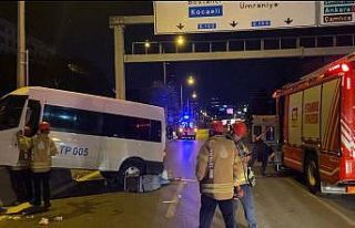 E5’te kontrolden çıkan servis minibüsü refüje...