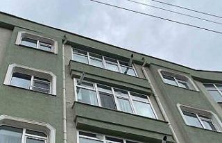 Edirne’de pencere sinekliğine yaslanan çocuk 3’üncü...