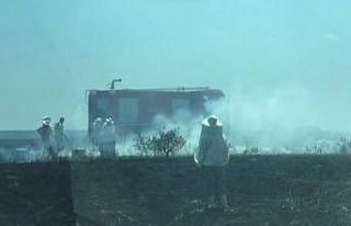 Edirne’de tarlada çıkan yangında 100 arı kovanı...