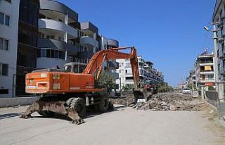 Edremit Belediyesi yol yapım çalışmalarına devam...