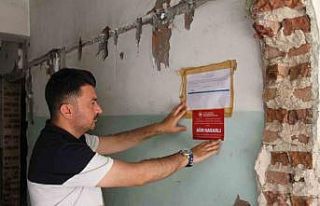 Elazığ’da depremde ağır hasar alan binalara...