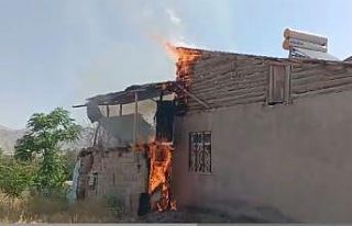 Elazığ’da ev yangını