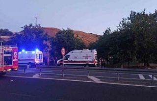 Elazığ’da otomobil şarampole uçtu: 4 yaralı