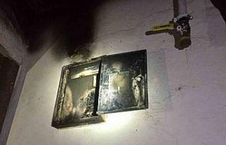 Elektrik sayacında çıkan yangın korkuttu