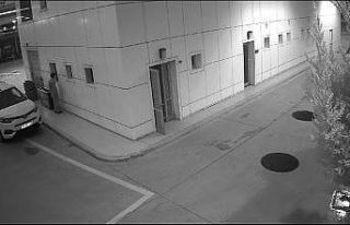 Elini kolunu sallayarak geldi, telefonu çalıp “mutlu”...