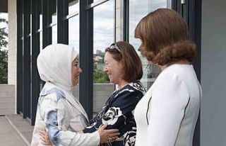 Emine Erdoğan, Litvanya’da lider eşleriyle bir...