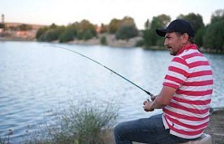 En büyük balığı tutmak için yarıştılar