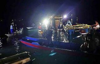 Endonezya’da feribot faciası: 15 ölü, 19 kayıp