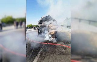 Ereğli’de saman yüklü kamyonet yandı