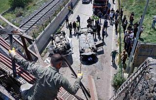 Erzurum’da iki araç köprüden uçtu, can pazarı...
