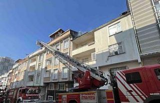 Esenyurt’ta 4 binanın çatısı alev alev yandı