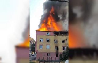 Esenyurt’ta metruk binanın çatı katı alev alev...