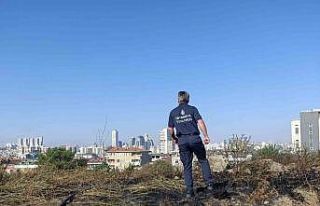 Esenyurt’ta ot yangınında dumanlar E-5 Karayolu’nu...