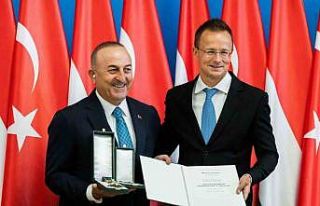 Eski Dışişleri Bakanı Çavuşoğlu’na Macaristan’dan...