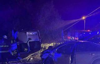 Eskişehir’de iki araç çarpıştı: 1’i ağır...