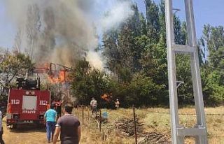 Ev yangınında 90 bin TL nakit para ve 5 ton buğday...