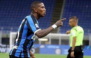 Everton, 38 yaşındaki Ashley Young’ı transfer...