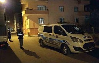 Evin camlarını kabza ile kırdılar havaya ateş...