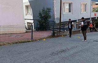 Evinin önünde silahla vuruldu