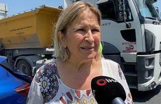 Eyüpsultan’da hafriyat kamyonu otomobile çarptı:...