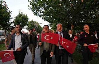 Fadıloğlu, demokrasiye sahip çıkanlara duyduğu...