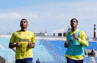 Fenerbahçe, dar alanda pas çalıştı